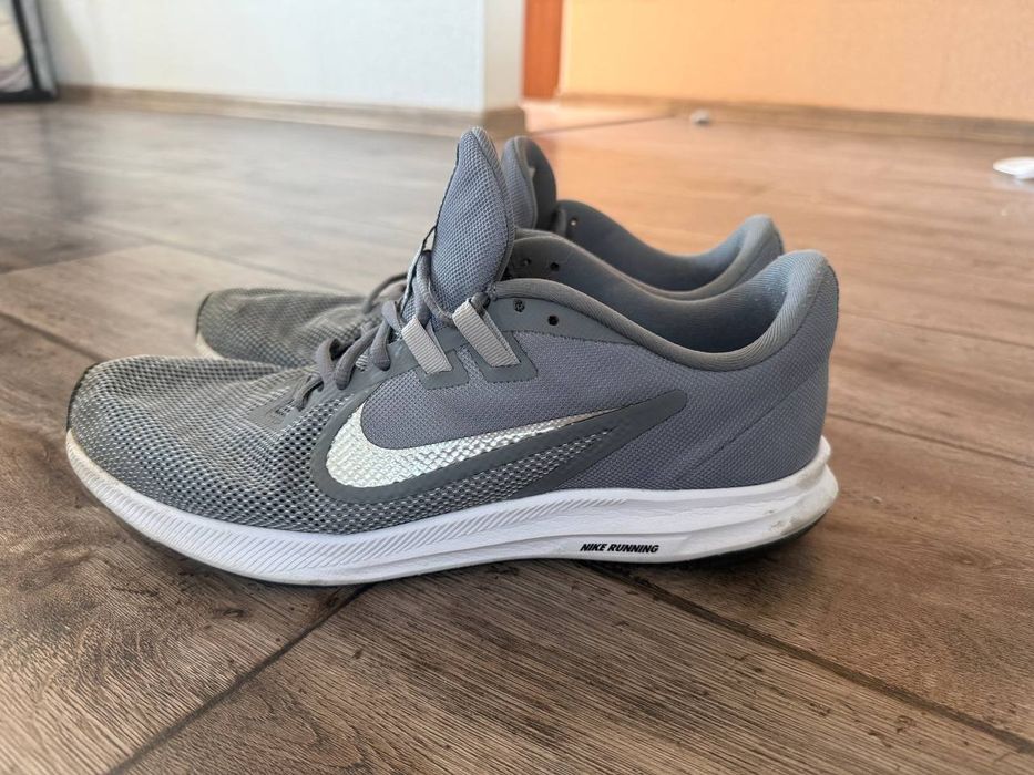 Продам чоловічі кросівки для бігу nike running