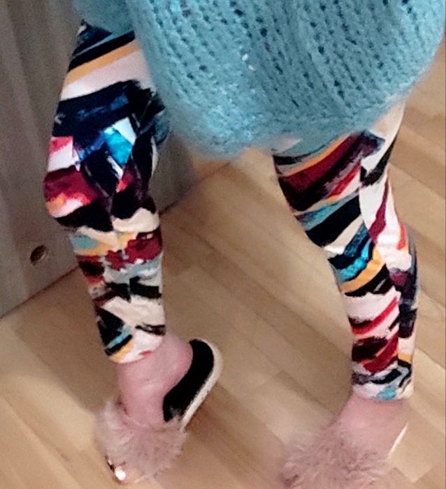 Spodnie w kolorowe wzory H&M XS
