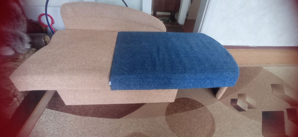 Диван. Компактний розкладний диван. Дитячий