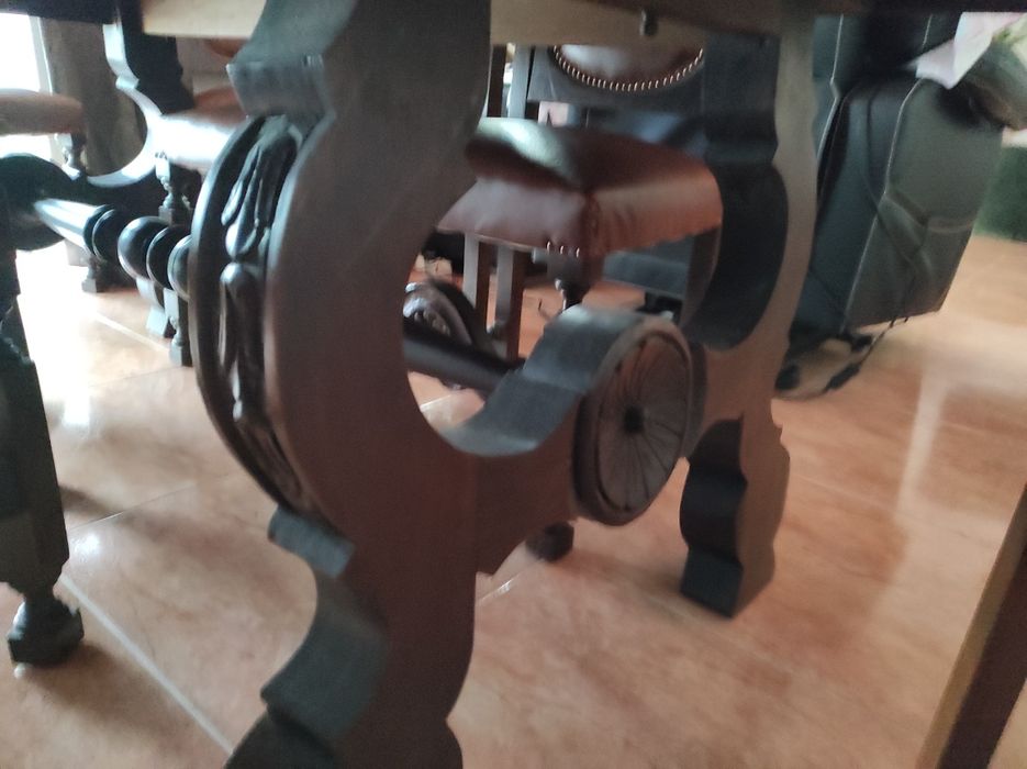 Mesa e 6 cadeira madeira mogno