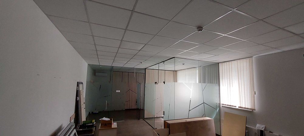 Офісні скляні перегородки