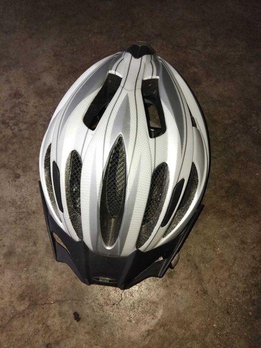 4 capacetes de bicicleta