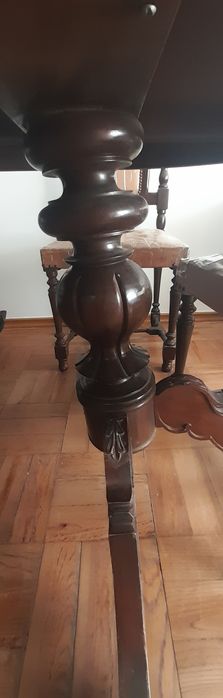 Mesa antiga de casa de jantar