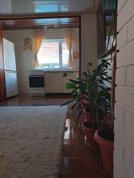 Продам просторий будинок у районі Новомиколаївка (біля Фанклубу)