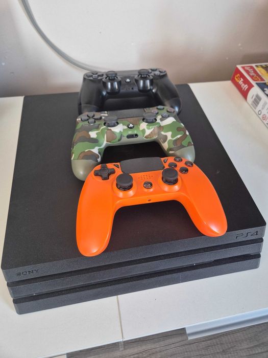 konsola PS 4 Pro + 3 pady + 8 gier