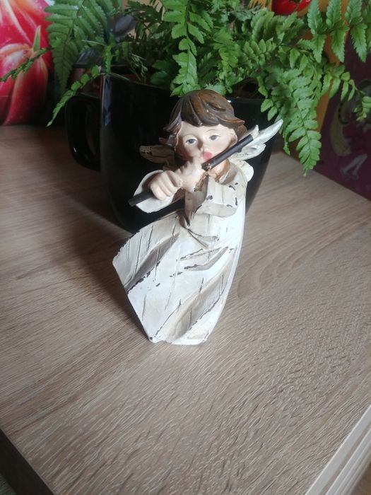 Figurka aniołek z fletem
