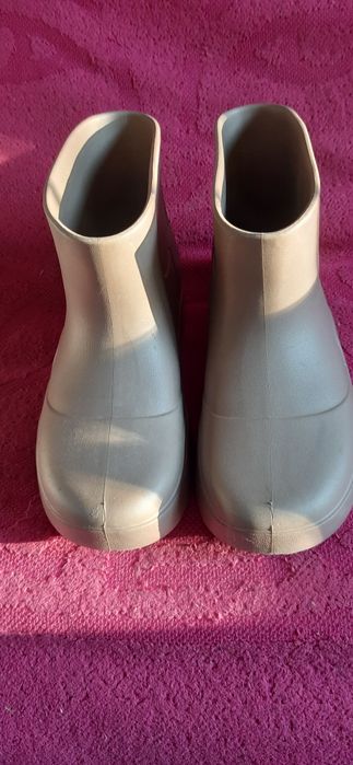 Чобітки з пінки на дощову погоду