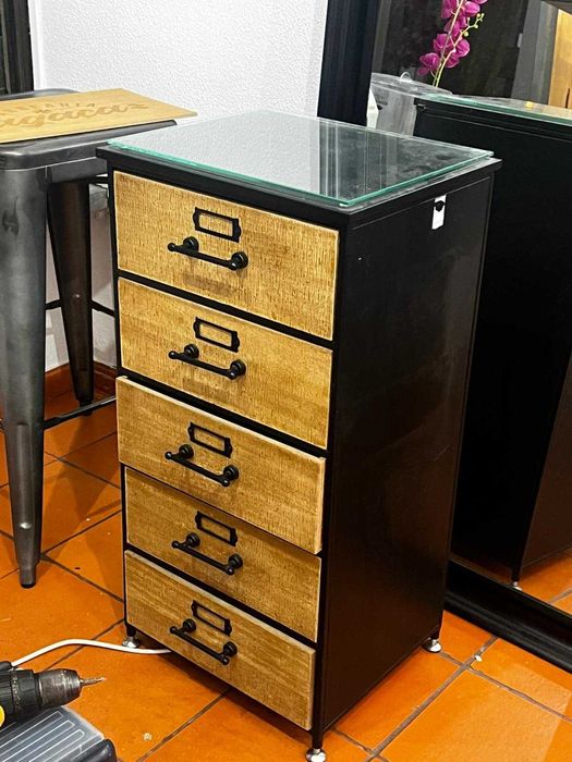 Móvel baris com 5 gavetas em metal e mdf
