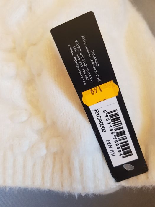 Biała czapka z kolekcji Taranko