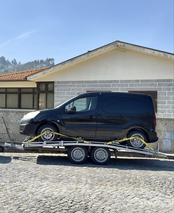 Servicos Transportes de carros tratores porta carros reboques atrelado atrelados