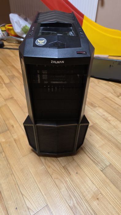 Системний корпус комп'ютера Системник