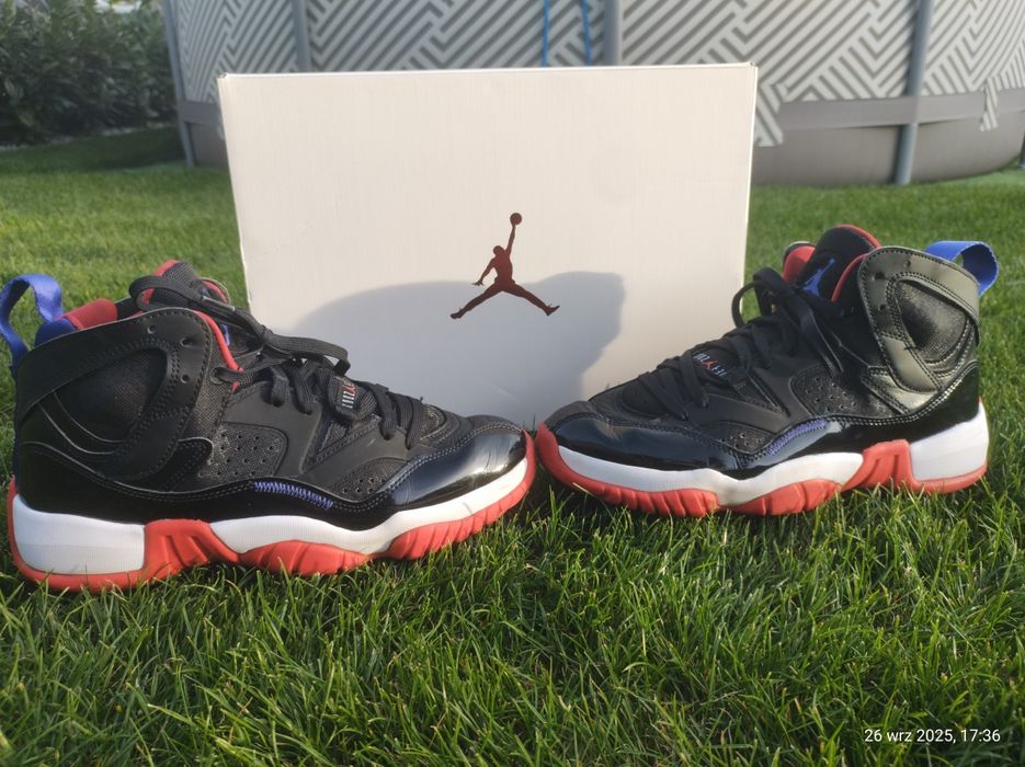 Nike Jordan jumpman two trey
