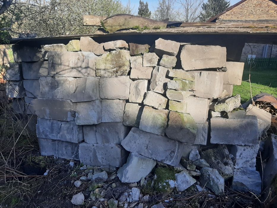 Pustaki Spora ilość pustaków duże masywne w bardzo dobrym stanie szare