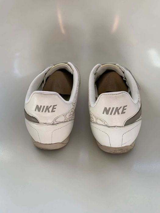 Ténis Nike, em pele. Com pouco uso.