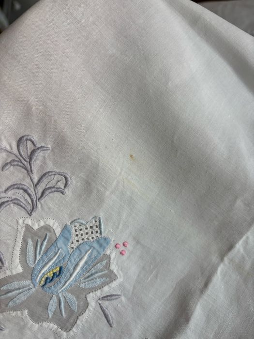 Toalha de mesa linho com bordado manual e 12 guardanapos