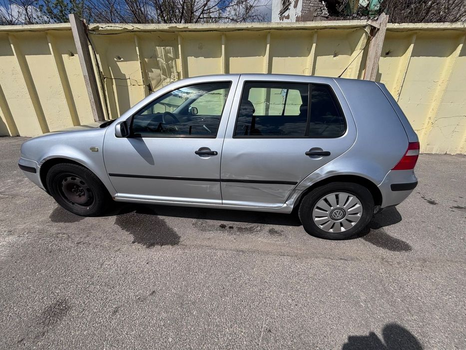 Фольксваген гольф IV 1.4L.2003