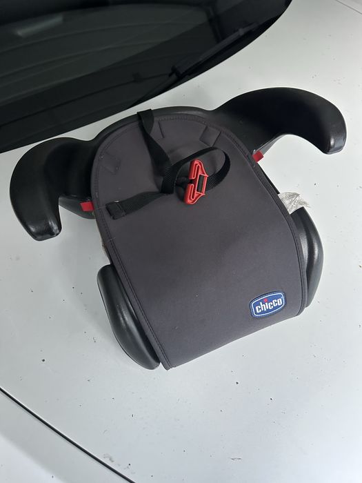 Fotelik samochodowy / podstawka Chicco 15–36 kg