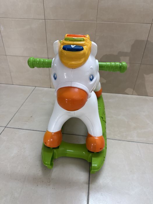 Cavalo baloiço para criança da Clementoni