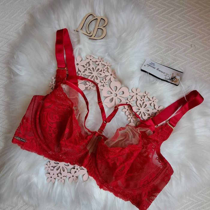 Czerwony biustonosz koronkowy soft – elegancka bielizna damska 90e