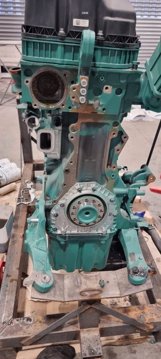 SILNIK Volvo A30 / FM / Renault GAMA T D11 K ,H , - Słupek  — Nowy —