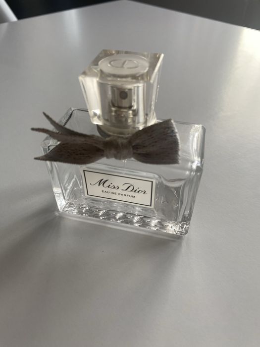 Flakonik po perfumach Miss Dior z końcówką perfum