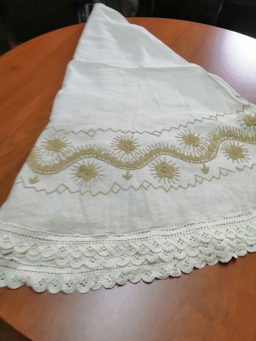 Toalha em linho bordado à mão