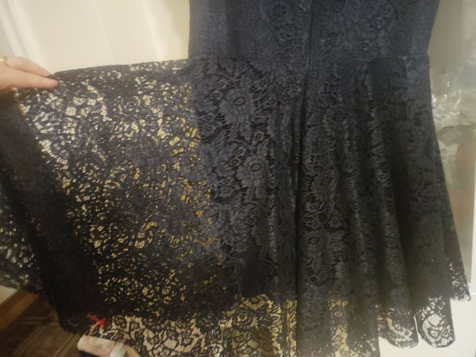 Elegancka sukienka z koronki