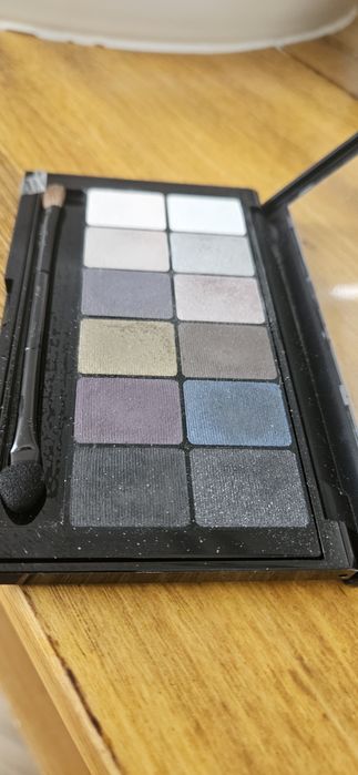 Paleta The Rock Nudes Maybelline