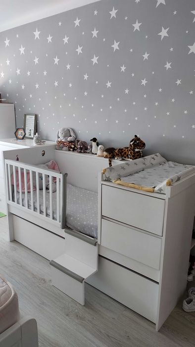 Combinado de berço evolutivo com muda-fraldas e arrumação