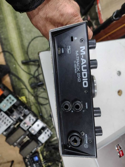 M-Audio M-Track 2x2 USB звуковая карта