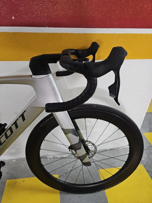 Scott Foil RC30 com rodas Fulcrum Wind 57