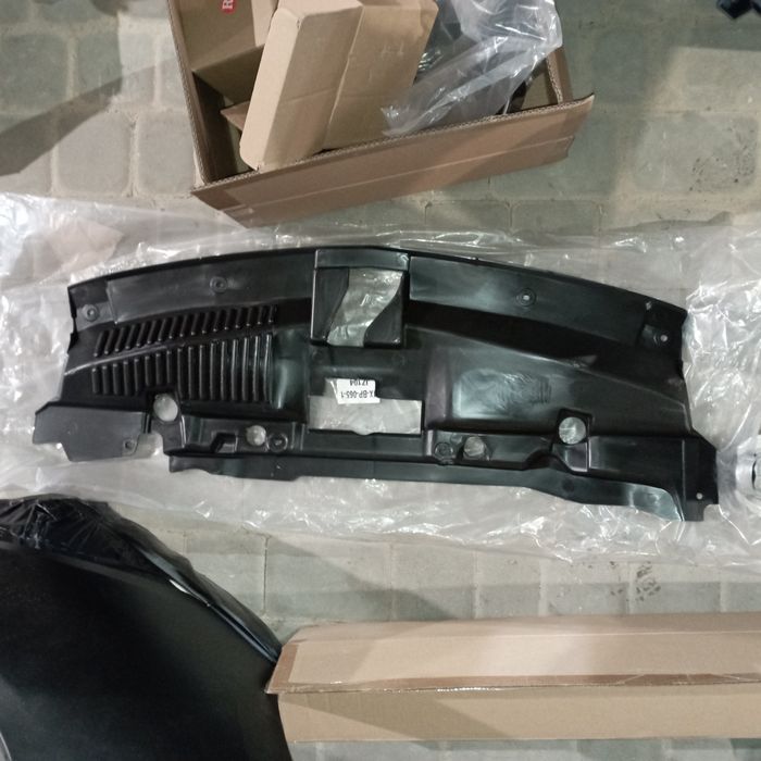 Накладка замка капота Chevrolet Trax 17-21