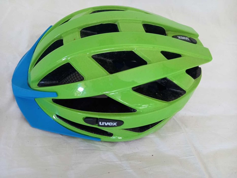 Capacete verde para bicicleta de criança