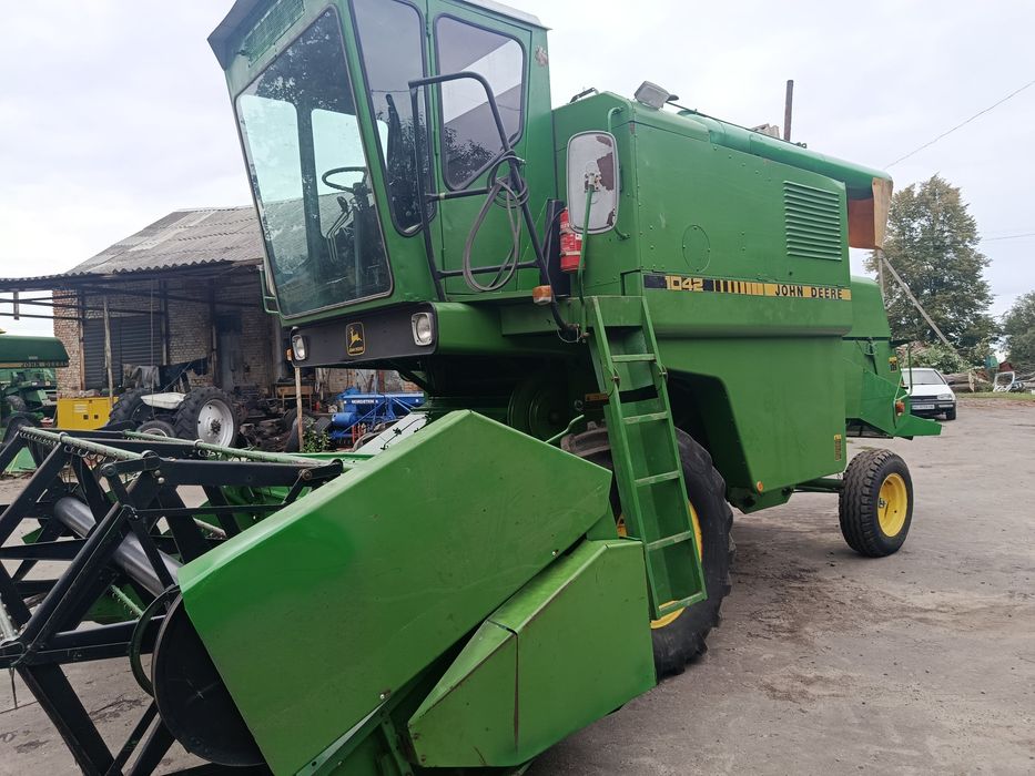 Комбайн John Deere 1042