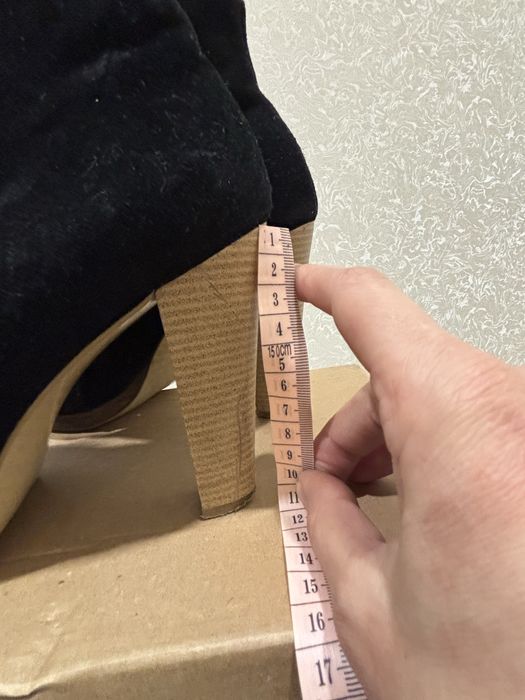 Жіноче взуття весна-осінь.Чорні,замш,39 розмір