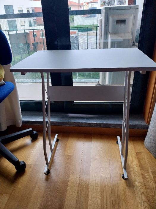 Secretária e cadeira quarto