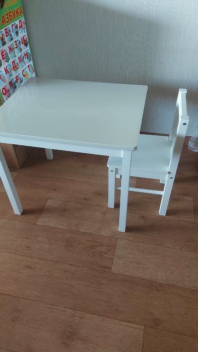 Дитячий стіл зі стільцем Ikea kritter