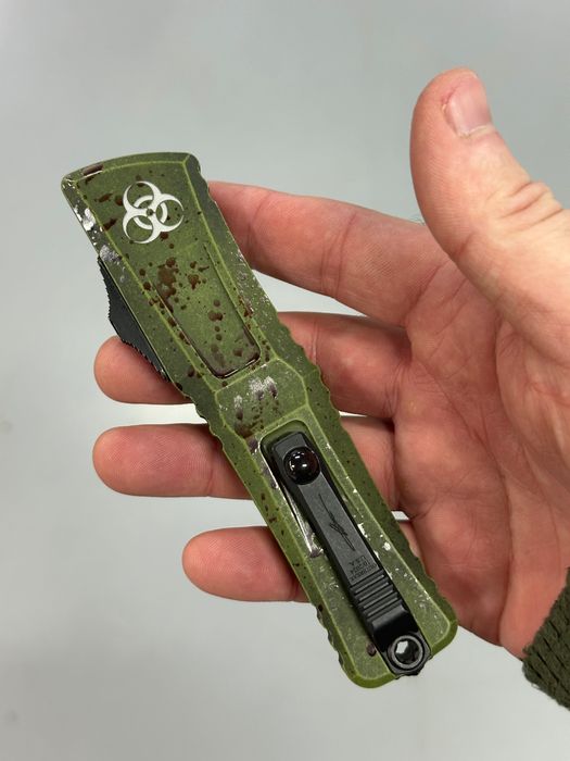 Microtech Combat Troodon T/E Gen III Outbreak Signature Series Deep