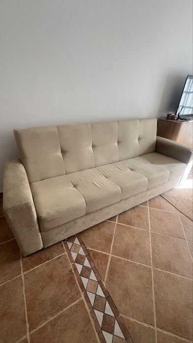 Oportunidade | 2 sofás-cama | 1 deles com chaise-longue