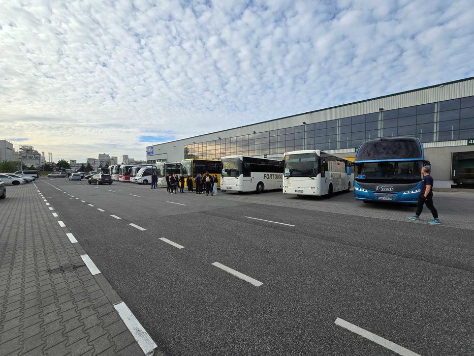 Przewozy pracownicze szkolne wynajem autobusów autokarów