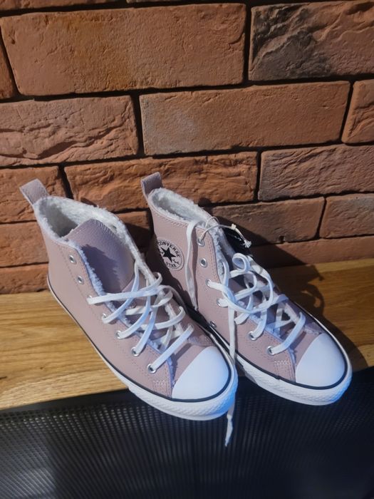 Conversy z naturalnej skóry