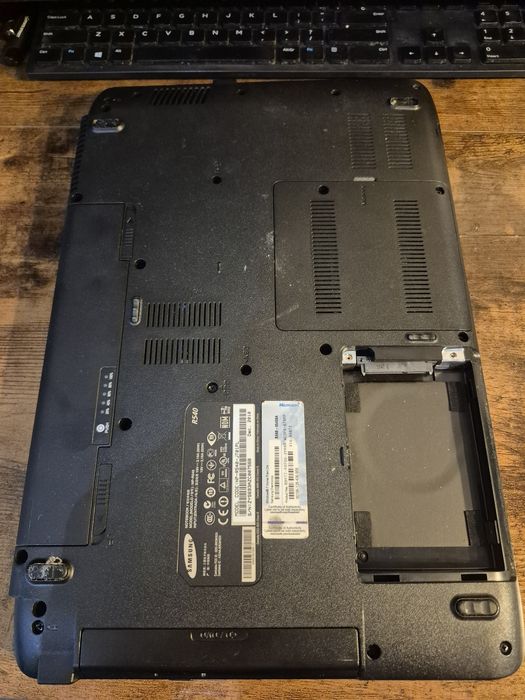 Laptop Samsung NP-R540
Laptop Samsung NP-R540