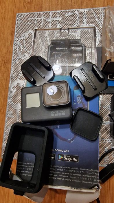 Екшн - камера GoPro Hero 5  отличное состояние , аксессуары.