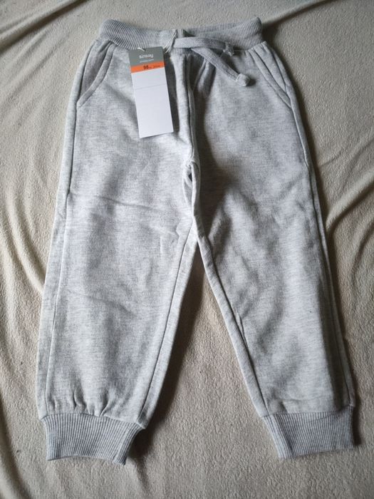spodnie dresowe nowe rozm. 92- 98