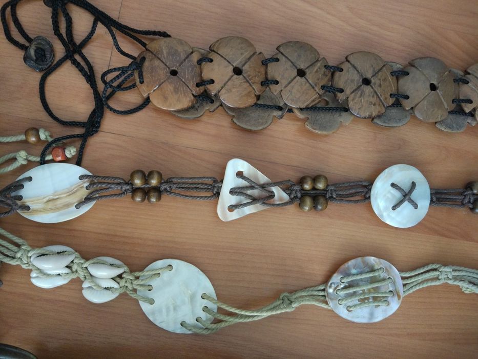 Cinto conchas e casca de côco