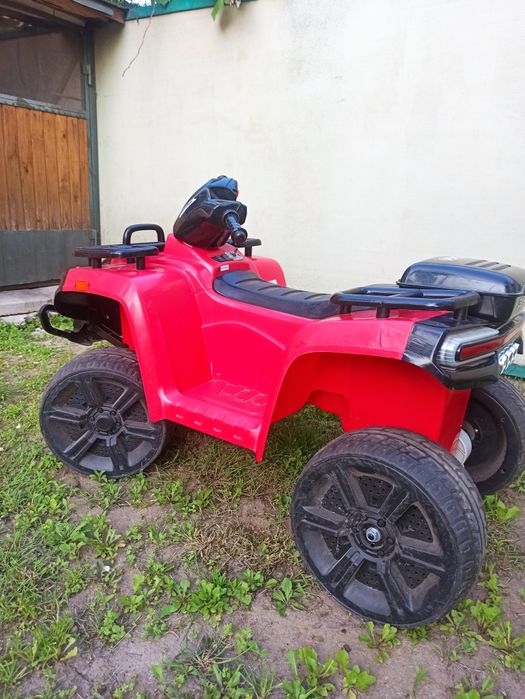 Дитячий електромобіль