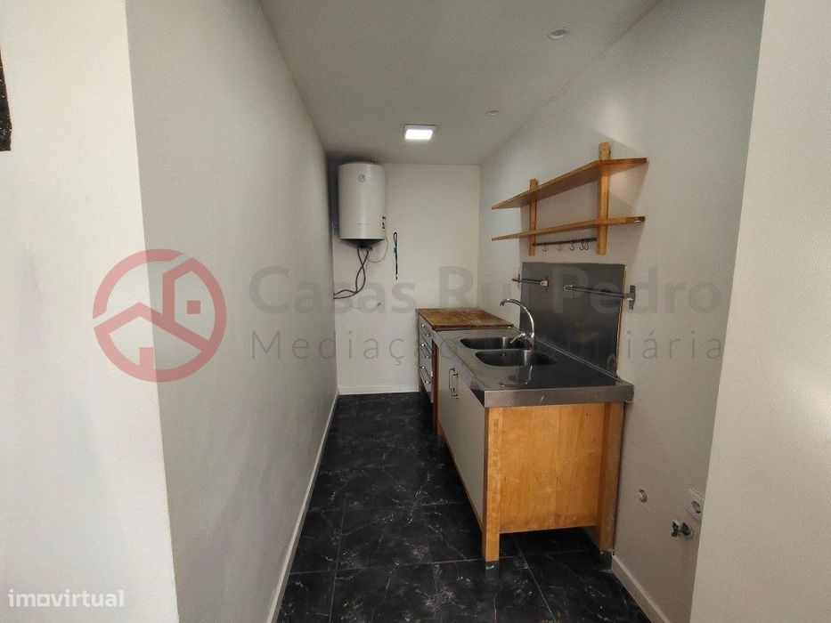 Apartamento T1+3 com 126,30m², Excelente Potencial no Barreiro