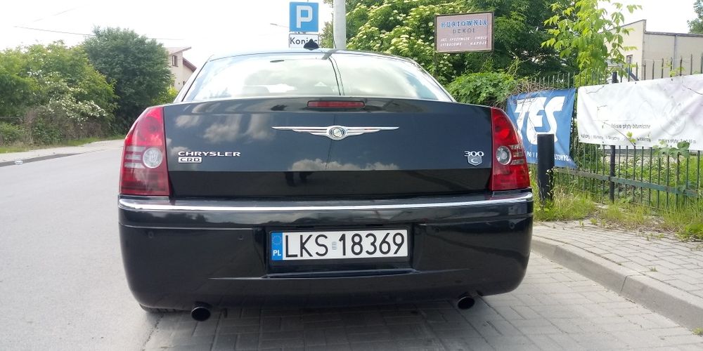 sprzedam samochód osobowy Chrysler 300 C