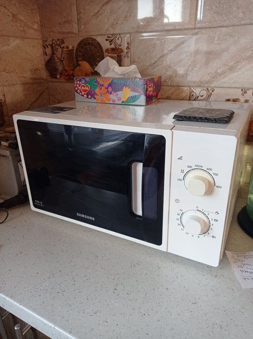 МИКРОВОЛНОВКА.  SAMSUNG  в отличном состоянии