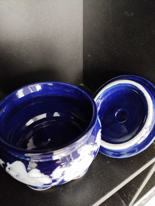 Włochy Kobaltowa Bomboniera Białe Róże Coronetti Cunardo, Suchard